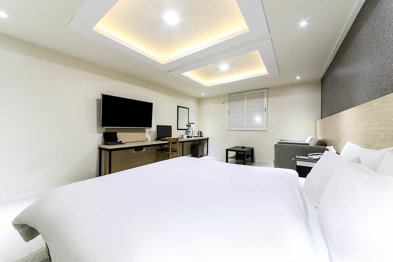 White Hotel Suwon Exteriér fotografie