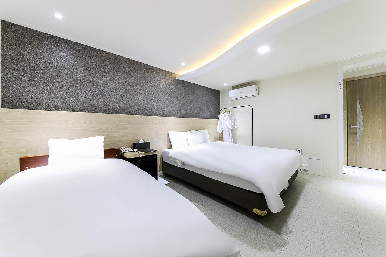 White Hotel Suwon Exteriér fotografie
