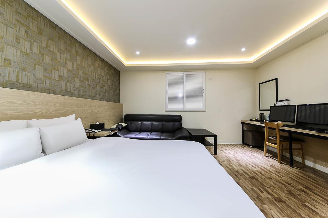 White Hotel Suwon Exteriér fotografie