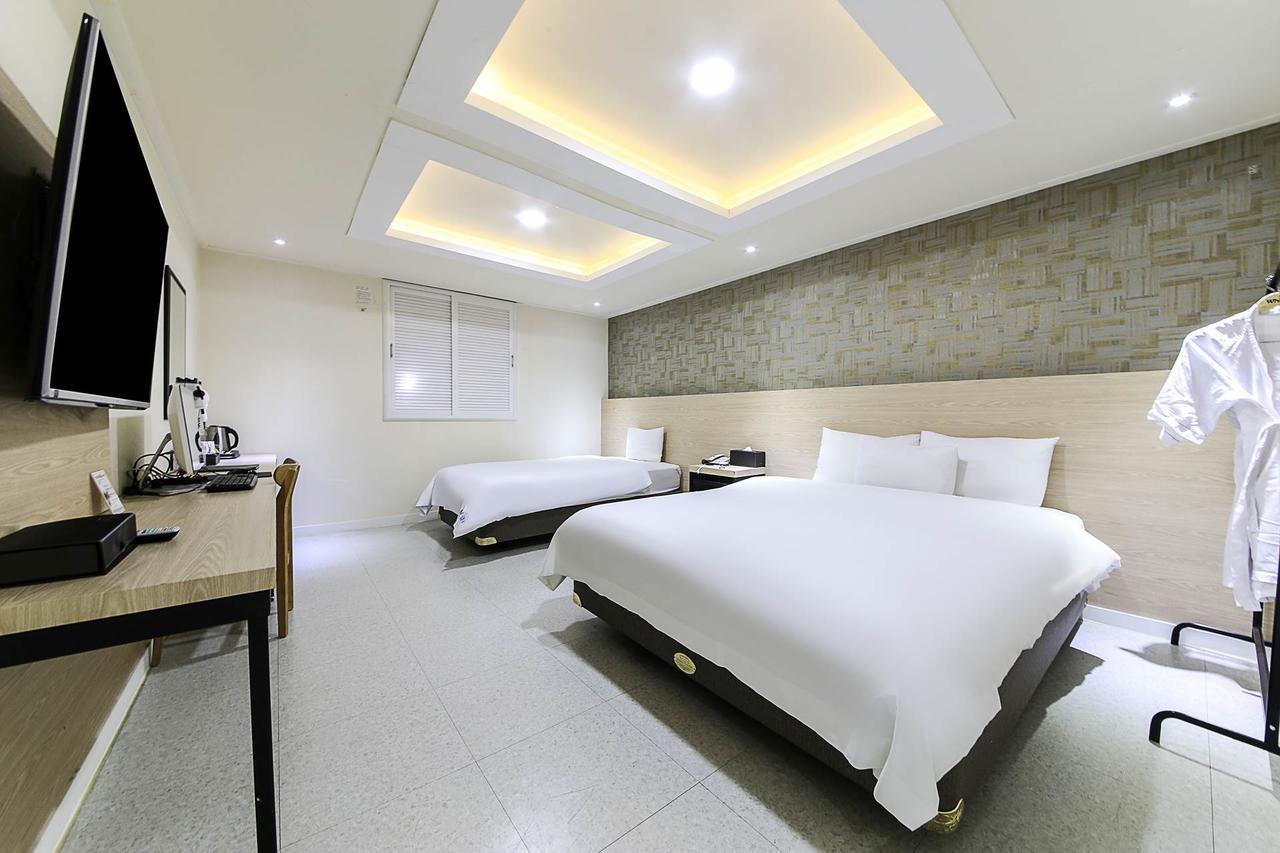 White Hotel Suwon Exteriér fotografie