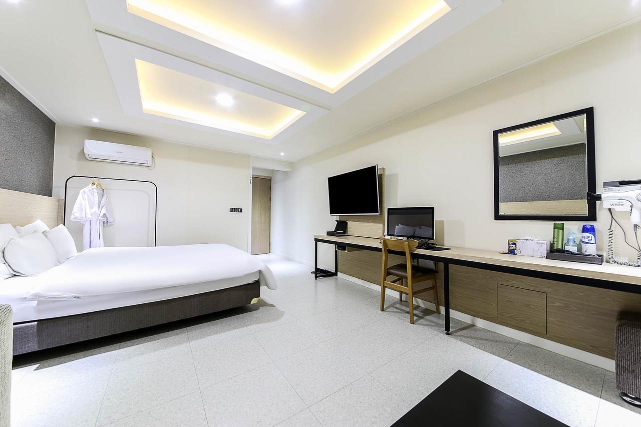 White Hotel Suwon Exteriér fotografie