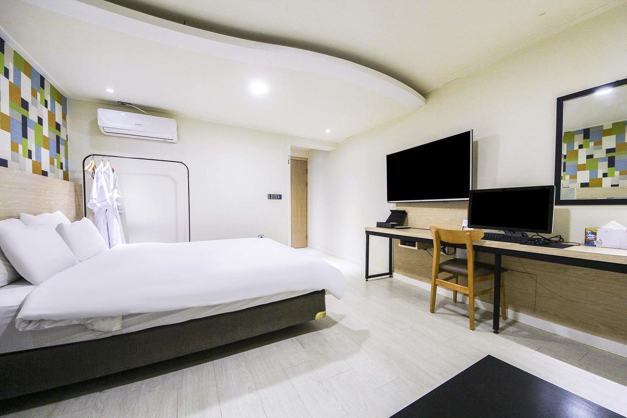 White Hotel Suwon Exteriér fotografie