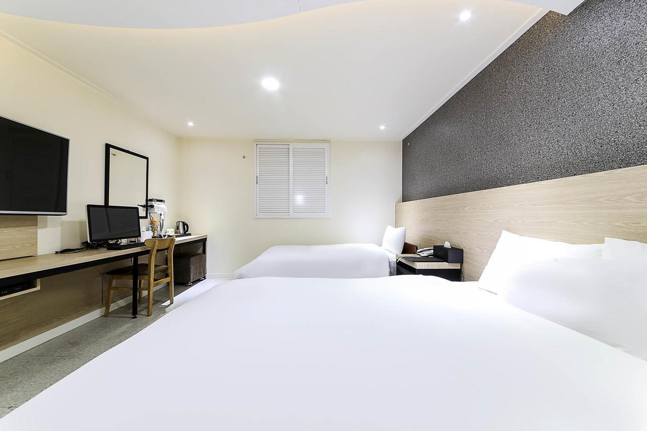 White Hotel Suwon Exteriér fotografie