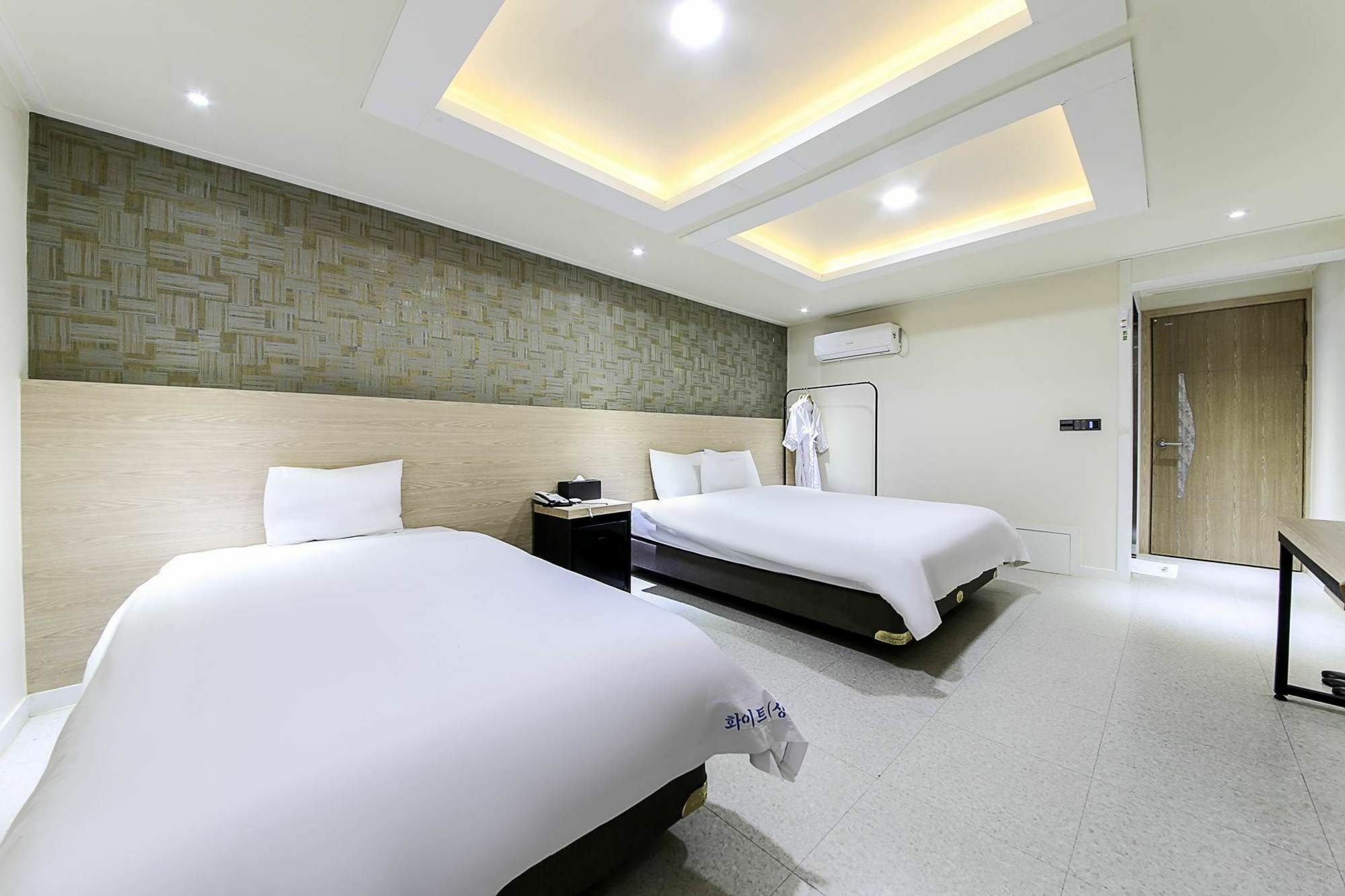 White Hotel Suwon Exteriér fotografie