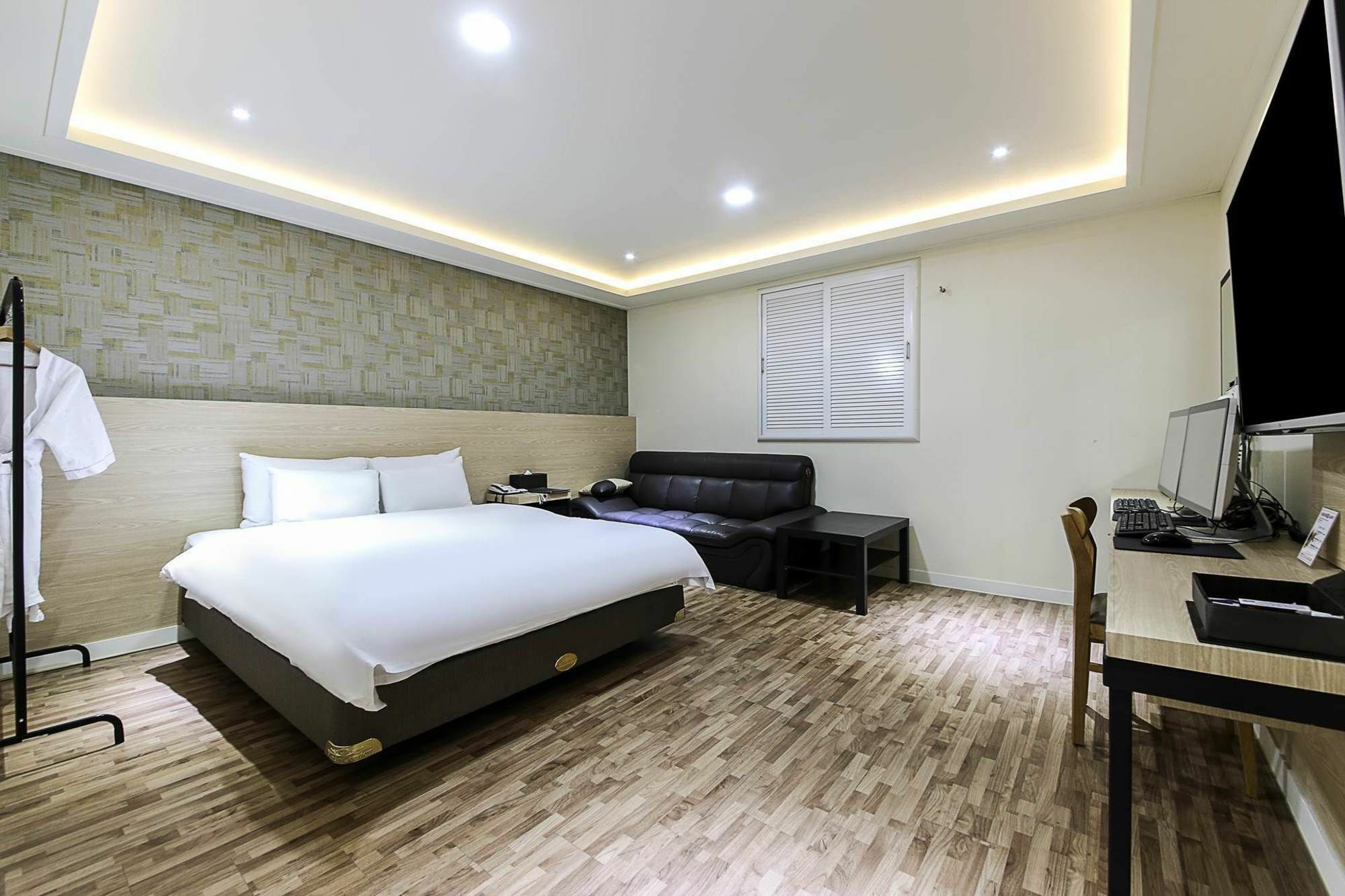 White Hotel Suwon Exteriér fotografie