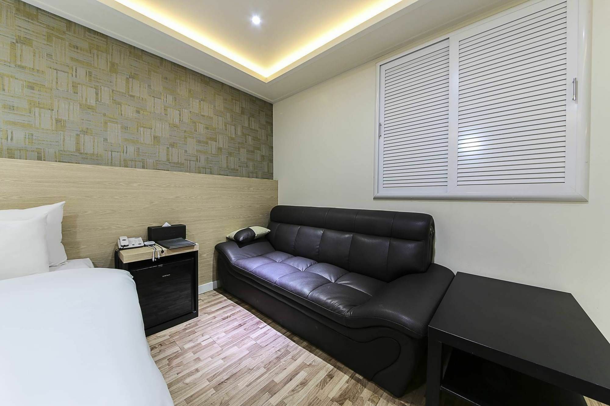 White Hotel Suwon Exteriér fotografie